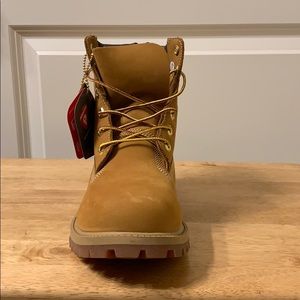6” Wheat Timberland Boot w/Leather Collar